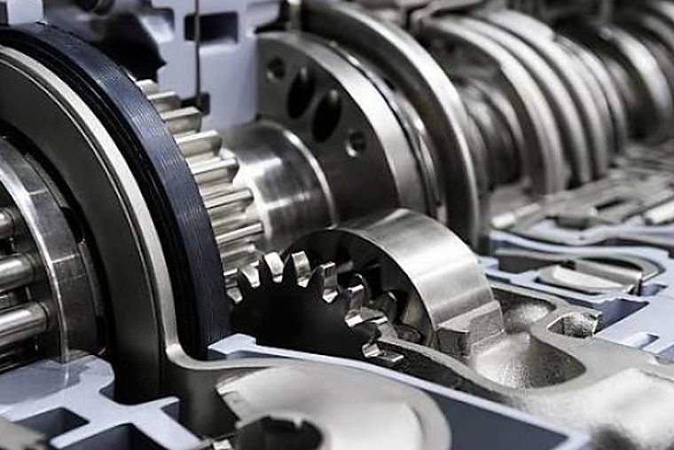 Engrenagens e eixos de uma transmissão industrial em detalhe